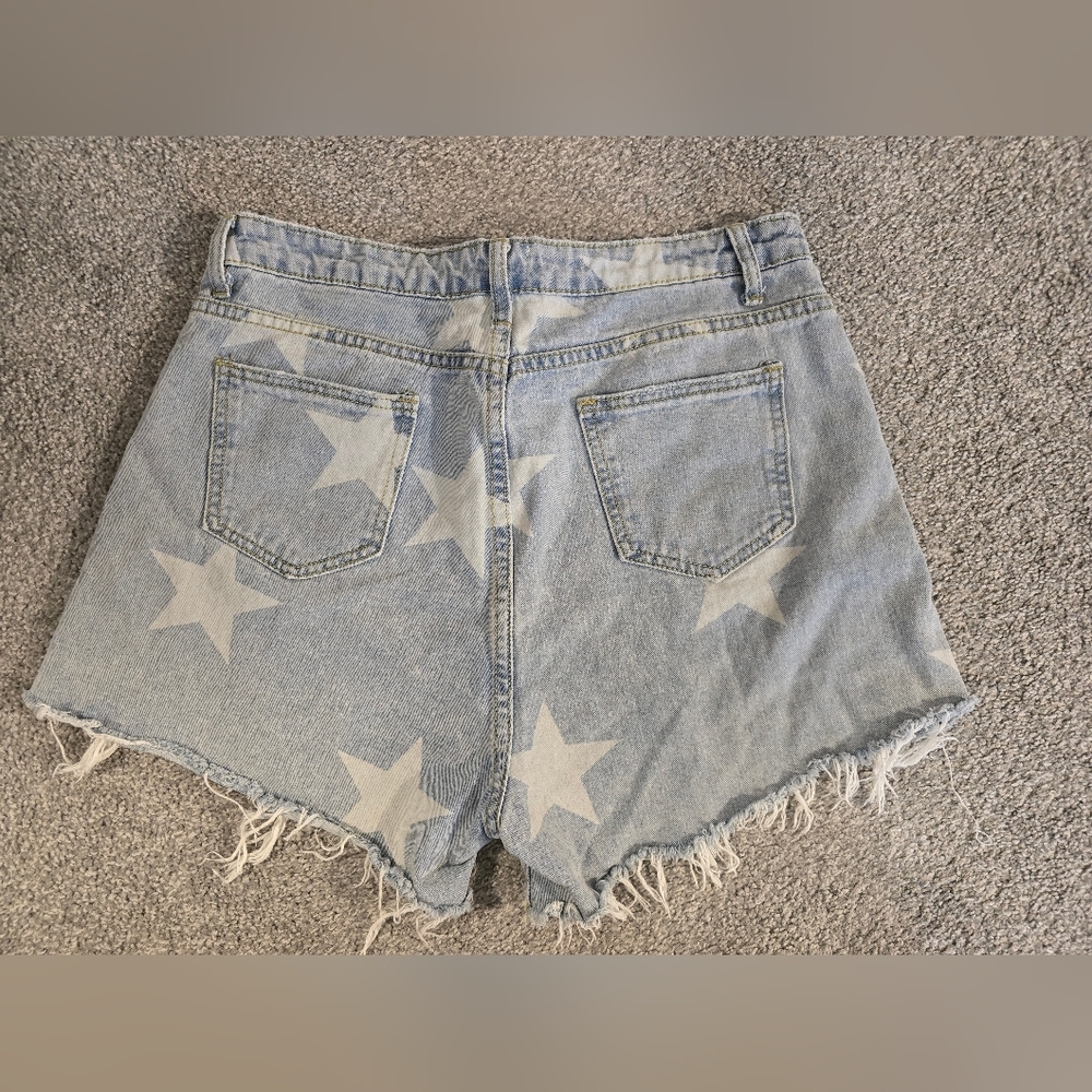 Blue Buttercup Star Print Distressed Light Denim Women's Size Large Shorts - Picture 2 of 8